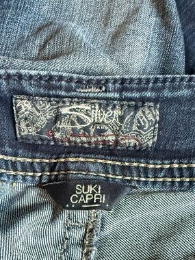 Silver Jeans Suki Capri Jeans - Dark Blue Denim